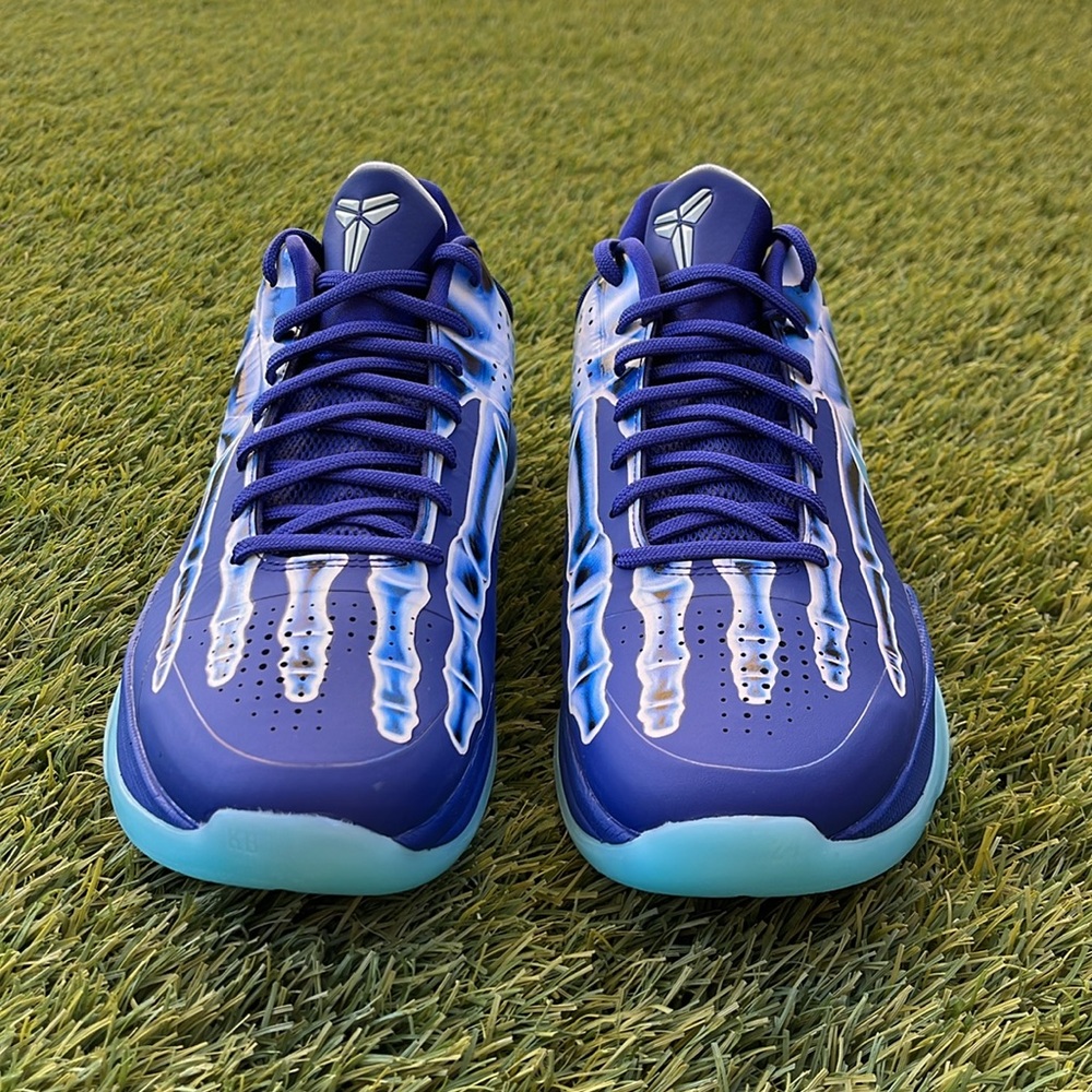 Nike Kobe V Protro - Picture 2 of 5